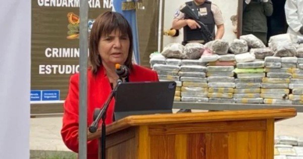Bullrich: “Valoramos profundamente la colaboración de la Policía de Neuquén”