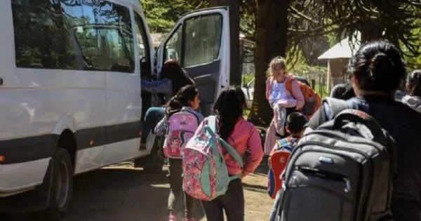 Comenzaron las licitaciones para el traslado de estudiantes y docentes neuquinos