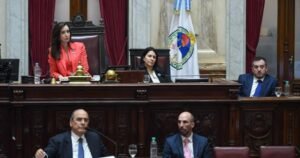 El Gobierno acelera reuniones en el Senado para definir las PASO