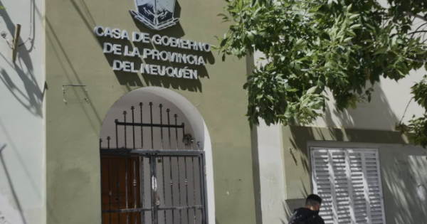 El Gobierno neuquino enfrenta más despidos de empleados incumplidores El Gobierno neuquino enfrenta más despidos de empleados incumplidores