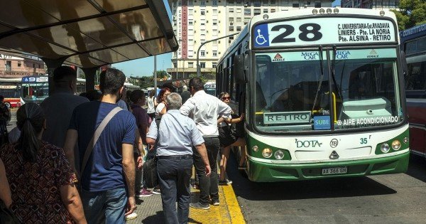 El Gobierno se reúne con la UTA para evitar el paro de colectivos El Gobierno se reúne con la UTA para evitar el paro de colectivos