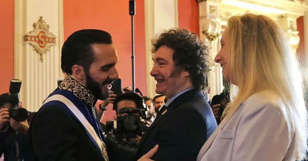 El presidente salvadoreño Bukele fue recibido por Milei en Casa Rosada