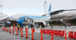 Figueroa anuncia millonarias obras ante la preocupante situación del Aeropuerto de Chapelco