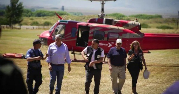 Figueroa deja su agenda y se traslada al Parque Lanín para liderar el combate contra el fuego