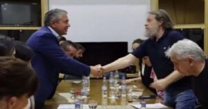 Figueroa firma histórico acuerdo salarial con ATEN y asegura el inicio de clases