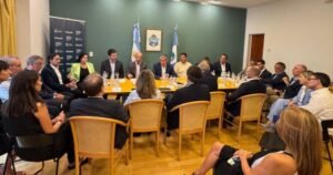 Figueroa se reunió con empresas hidrocarburíferas para impulsar educación y empleo
