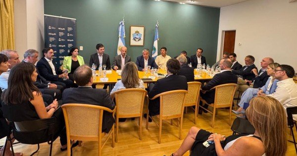 Figueroa se reunió con empresas hidrocarburíferas para impulsar educación y empleo