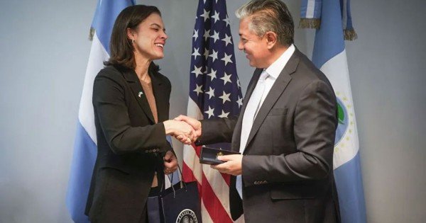 Figueroa se reunió con la Encargada de Negocios de la Embajada de EEUU Figueroa se reunió con la Encargada de Negocios de la Embajada de EEUU
