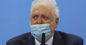 Ginés González García fue procesado y se dispuso un embargo millonario