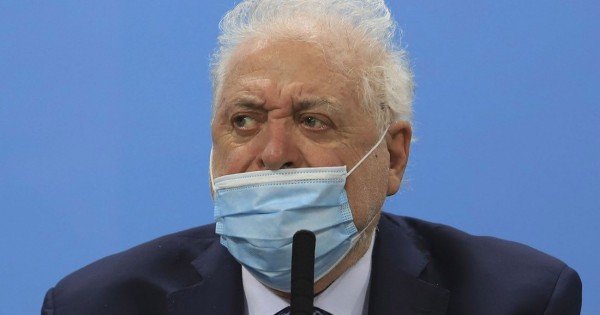 Ginés González García fue procesado y se dispuso un embargo millonario