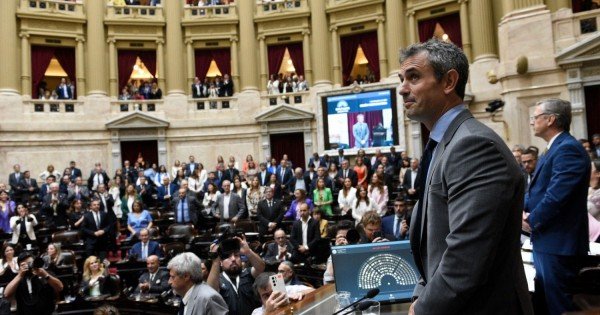 Libertad Avanza y el PRO citan a una sesión especial para debatir el DNU Libertad Avanza y el PRO citan a una sesión especial para debatir el DNU