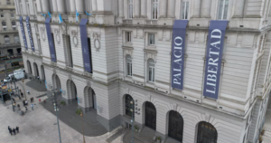 Milei inaugura el Palacio Libertad y arremete contra las universidades