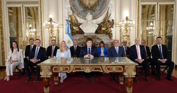 Milei tras su primer año de gestión: agradece esfuerzos y reafirma su compromiso con el ajuste Milei tras su primer año de gestión: agradece esfuerzos y reafirma su compromiso con el ajuste