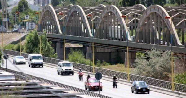 Neuquén y Río Negro reclaman con una caravana en defensa de ríos y represas