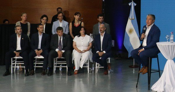 Rolando Figueroa presentó su balance de gestión y anticipó la ley de ficha limpia Rolando Figueroa presentó su balance de gestión y anticipó la ley de ficha limpia