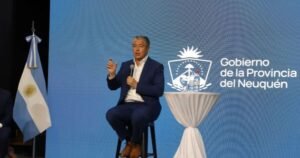 Rolando Figueroa promueve Ficha Limpia en Neuquén entre los funcionarios