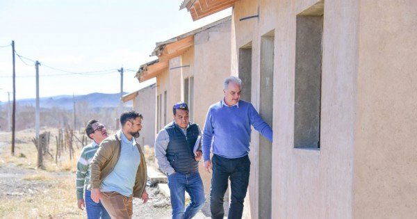 Se reinician las obras de viviendas en varias localidades neuquinas