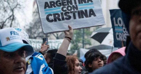 El Gobierno minimizó la marcha por Cristina y cuestionó a los convocantes El Gobierno minimizó la marcha por Cristina y cuestionó a los convocantes