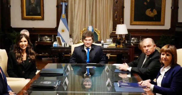 Milei busca eliminar la visa para argentinos tras reunirse con funcionaria de EE. UU.