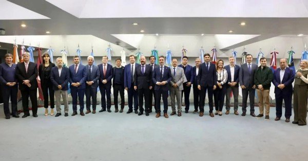 Gobernadores se unen y presentan un proyecto para quedarse con más fondos Gobernadores se unen y presentan un proyecto para quedarse con más fondos