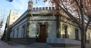 Abogada del Gobierno neuquino despedida por viajar al exterior en licencia médica