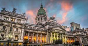La oposición va por nuevas leyes y Milei busca blindar sus vetos en Diputados