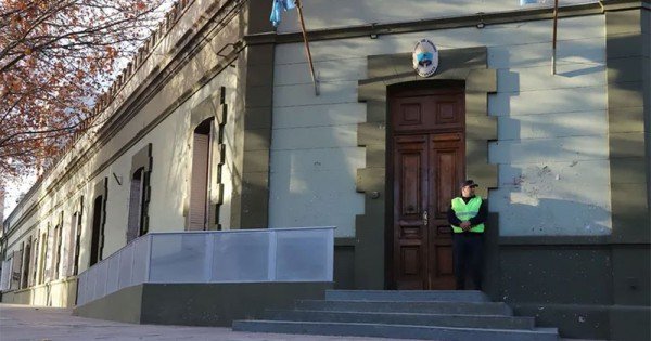 Continúan los despidos: habría cobrado sin trabajar viviendo en el extranjero Continúan los despidos: habría cobrado sin trabajar viviendo en el extranjero