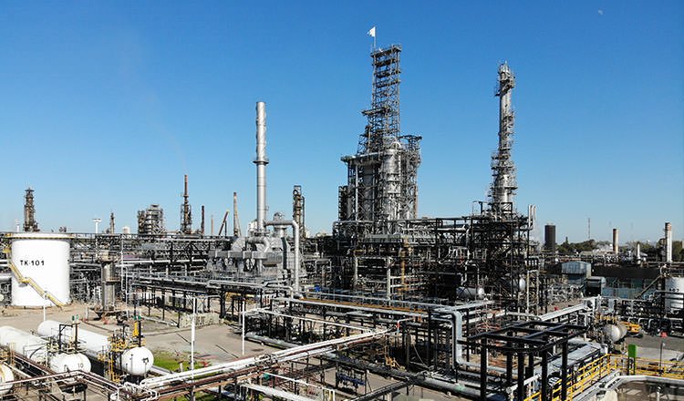 Argentina se encamina hacia un sistema de refinación más integrado y eficiente, con foco en mayor valor agregado nacional y reducción de la dependencia externa.