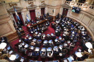 El Senado rechaza los vetos de Milei: sigue el debate en la Cámara alta