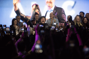 La Libertad Avanza arrasó en las legislativas y se impuso en 16 provincias con el 40,8% de los votos