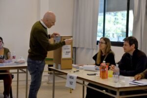 José Luis Espert votó y evitó hablar del caso que lo involucra con Fred Machado