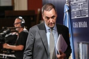 Adorni salió al cruce de Trump y pidió interpretar sus palabras “en contexto”