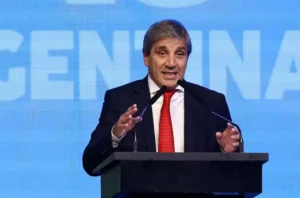 Encuentro clave en Hacienda: Luis Caputo y Jamie Dimon negocian la deuda argentina