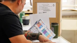 Neuquén supera el promedio nacional y registra más del 35% de votantes a mediodía