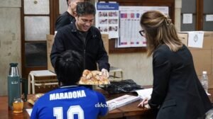 “Es un día importantísimo”: Kicillof votó y reclamó mayor diálogo con Milei