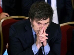 Dura encuesta para Milei en Provincia: Fuerza Patria supera por 15 puntos a su lista