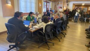 Sin debate y por unanimidad: Bariloche duplicó los sueldos de la planta política en una sesión casi inadvertida
