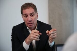 Santilli acelera la negociación con gobernadores para asegurar el Presupuesto 2026