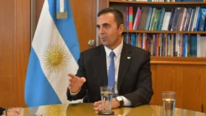 Cordero defendió la reforma laboral y aseguró que “no toca ningún derecho”