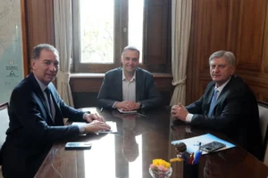 Cara a cara: Diego Santilli se reúne con el gobernador de La Pampa en la Casa Rosada