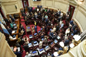 El Gobierno acelera en el Senado el debate por la reforma laboral y quiere un trámite exprés