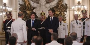 Milei encabeza la asunción de oficiales de las fuerzas de seguridad