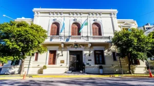 Weretilneck proyecta un 7% más de personal estatal para 2026 y crece fuerte la estructura política