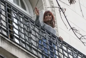 Cristina Kirchner tendrá acceso diario a la terraza mientras cumple prisión domiciliaria