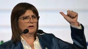 Bullrich respaldó la reforma laboral y defendió el tope de 10 horas pagas para delegados sindicales