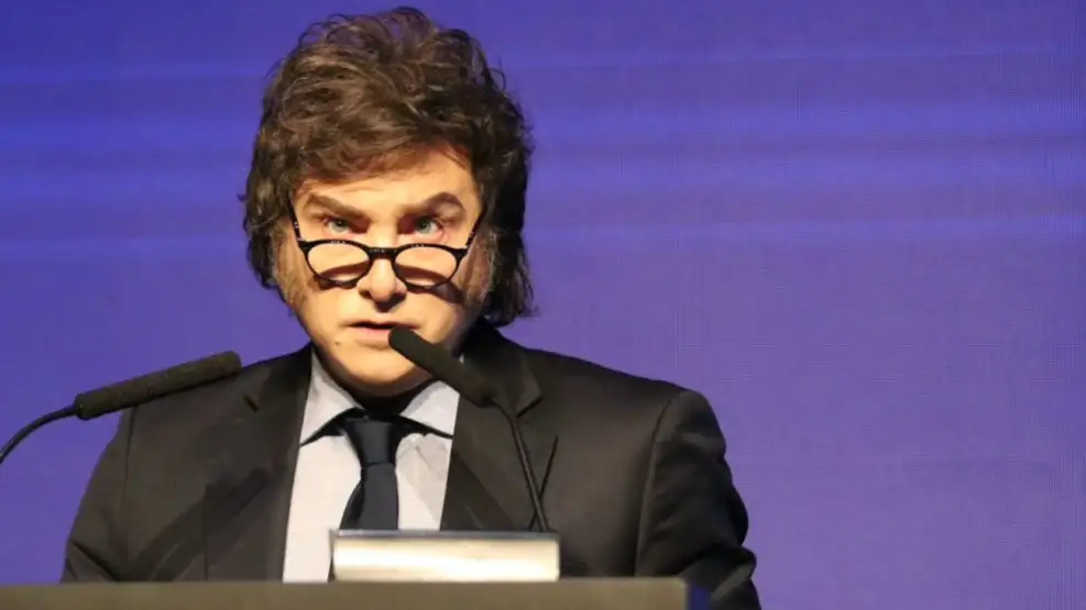 Milei en Fundación Faro: repudió el antisemitismo y reivindicó la “batalla cultural” Milei en Fundación Faro: repudió el antisemitismo y reivindicó la “batalla cultural”