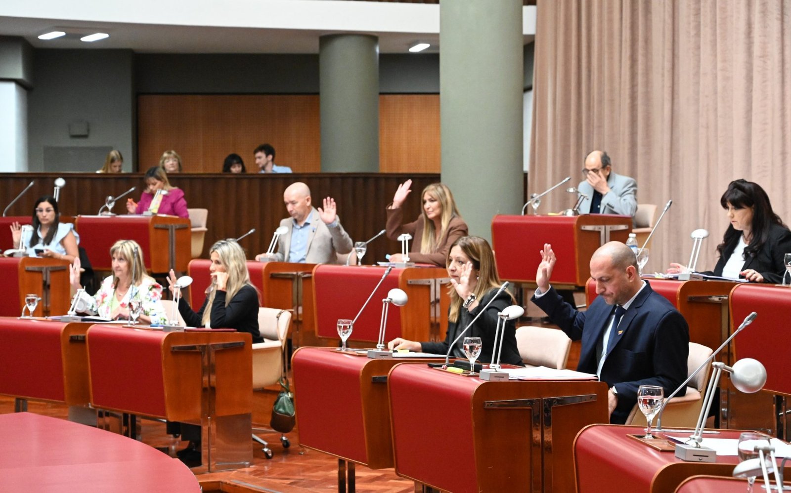 Chubut: el oficialismo logró dictamen y la Legislatura se encamina a una sesión maratónica Chubut: el oficialismo logró dictamen y la Legislatura se encamina a una sesión maratónica