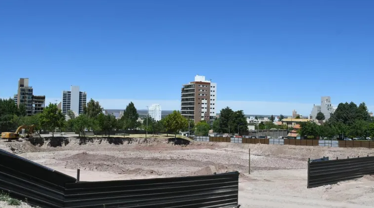 Avanza la obra del Polo Gastronómico y estacionamiento subterráneo en Neuquén Avanza la obra del Polo Gastronómico y estacionamiento subterráneo en Neuquén