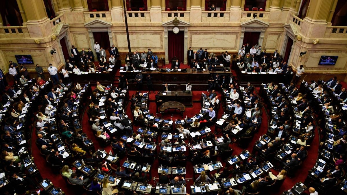 Bloques opositores exigen restablecer el control parlamentario sobre la SIDE Bloques opositores exigen restablecer el control parlamentario sobre la SIDE