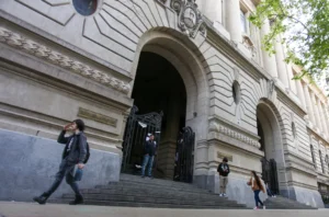 Los estudiantes del Colegio Nacional de Buenos Aires retomaron la toma en reclamo por el financiamiento universitario